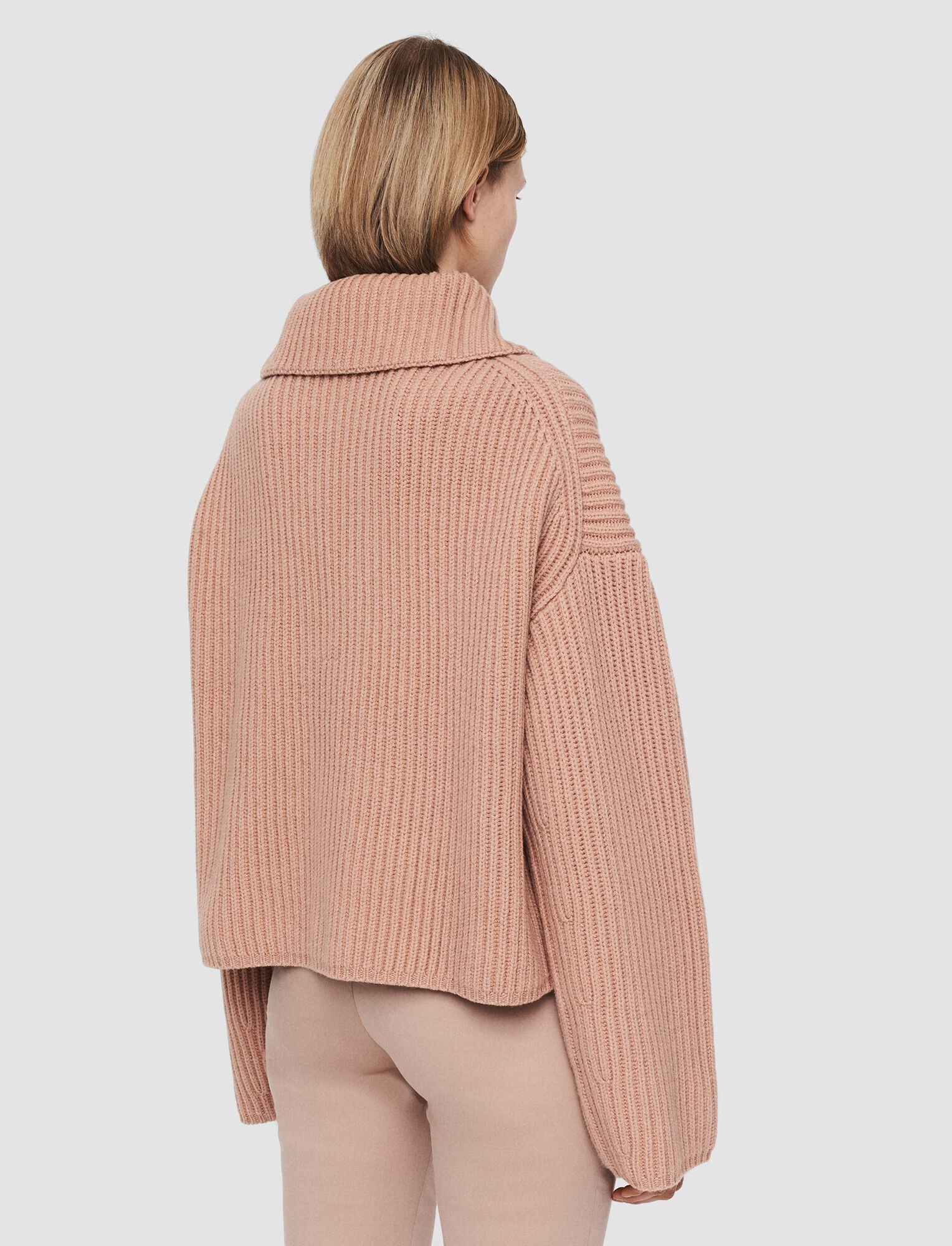 a relaxed fit, oversized knit jumper, crafted from a fine Merino wool. This heavy weight knit has wide sleeves, dropped shoulders, and is finished in a chunky cardigan stitch.