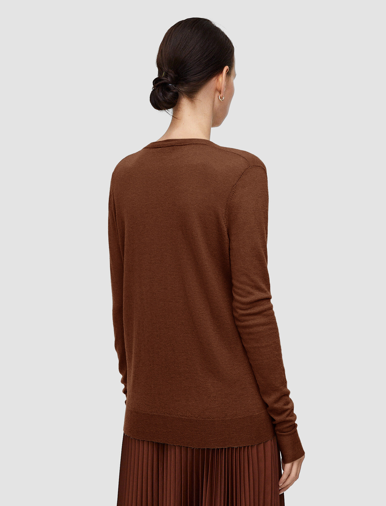 The Cashair V Neck Jumper is a relaxed fit, lightweight knit jumper, crafted from a pure cashmere